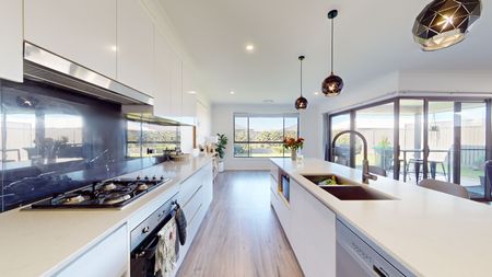 Southlakes Stunner! - Photo 5