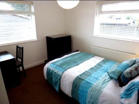 1 bedroom in a house share to rent - Photo 3