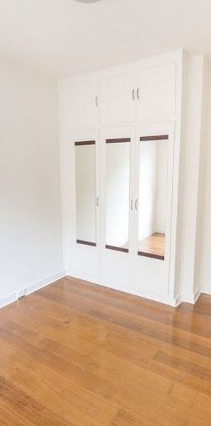 BRIGHT & SPACIOUS APARTMENT IN A FANTASTIC LOCATION - Photo 1