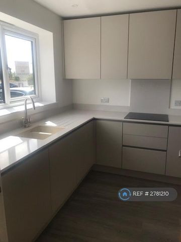 4 bedroom terraced house to rent - Photo 5