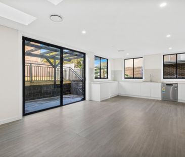 Contemporary Four-Bedroom Duplex in a Prime Menai Location - Photo 3