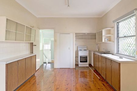 Neat Two Bedroom Cottage - Photo 5