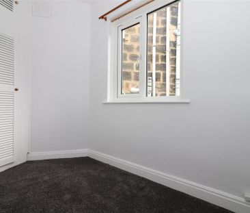 2 bedroom end of terrace house to rent - Photo 1