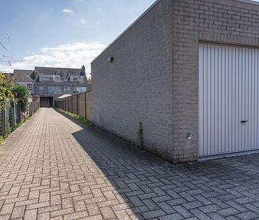 GELIJKVLOERS APPARTEMENT MET GARAGE EN RUIME TUIN - Photo 4