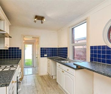 4 bedroom house to rent Rosemary Road West, Clacton-on-Sea, CO15 - Photo 5