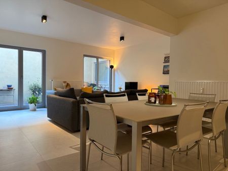 Te huur: ruim gelijkvloers appartement nabij stadscentrum van Aalst - Photo 3