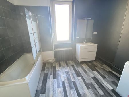 Location Appartement 4 pièces 102m² LE CREUSOT 71200 - Photo 5