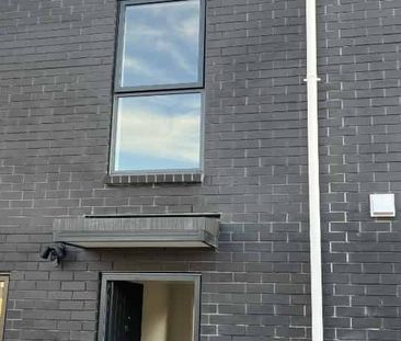 3 Bedroom 2 Bathroom - Photo 3