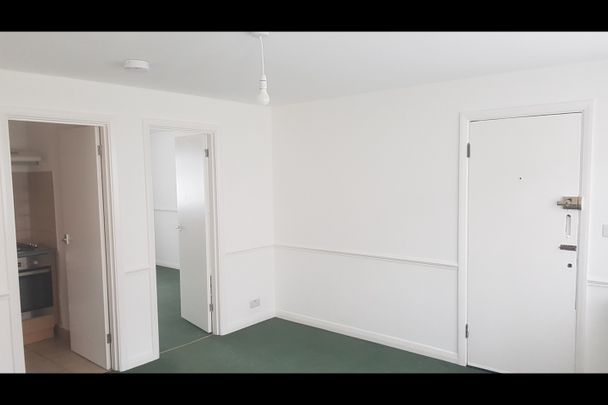 1 Bed Flat, Woodside Court, SO17 - Photo 1