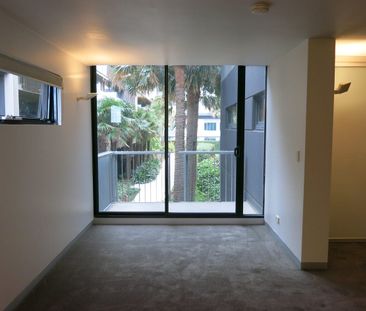 Stylish and Secure Apartment in the Heart of the Bay Street Precinct - Photo 6