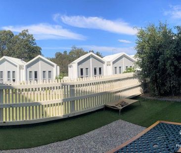 Elegant Townhouse With Air Conditioning Throughout - Photo 6