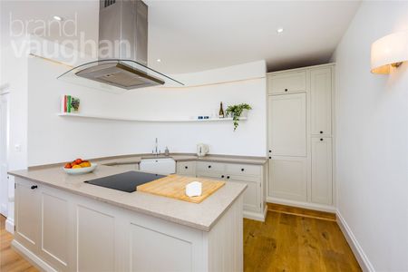 4 bedroom apartment to rent - Photo 2