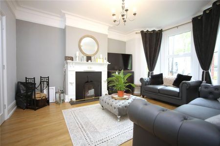 4 bedroom semi-detached house to rent - Photo 2