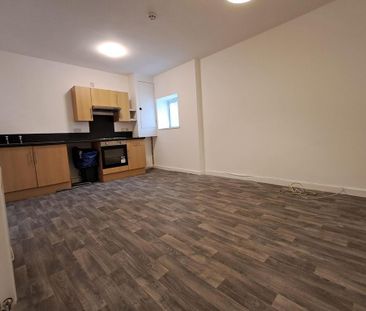 2 bedroom maisonette to rent - Photo 3