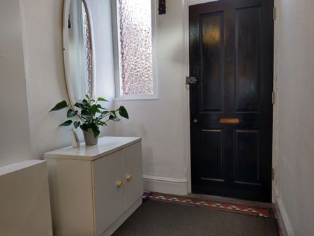 Double Room- Just off Gloucester Road - Photo 5