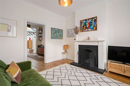 Beautiful five bedroom period house in a great location. - Photo 3