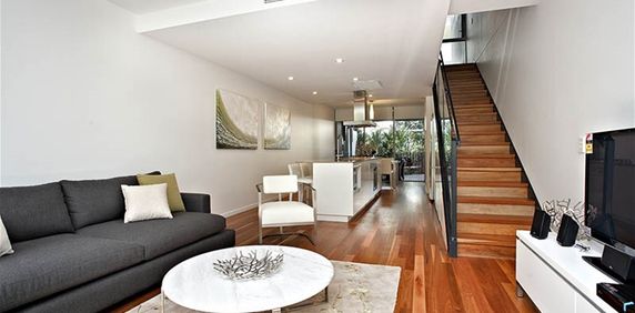 Large 4 bedroom Terrace Apartment - Photo 2