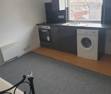 Studio to rent - Photo 2