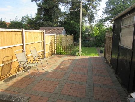 3 bedroom terraced house to rent - Photo 2