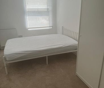 3 bedroom flat share to rent - Photo 3