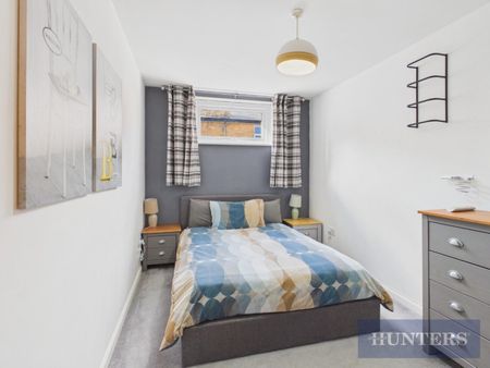 3 bedroom Flat To Let - Photo 5