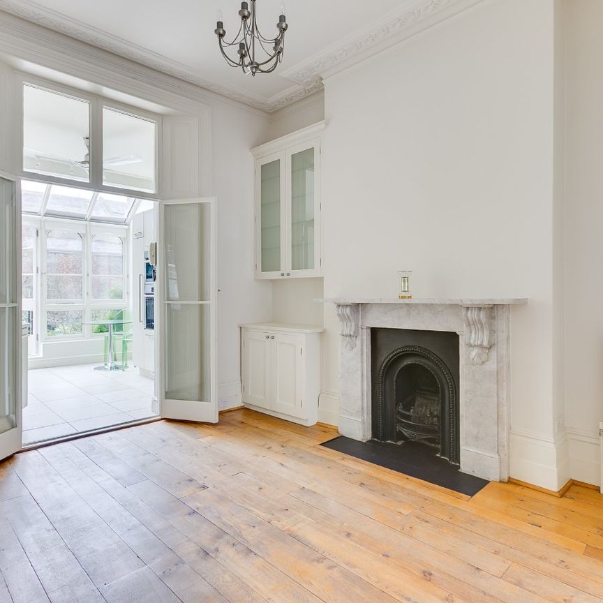 Chalcot Road, Primrose Hill, London, NW1 8LP - Photo 1