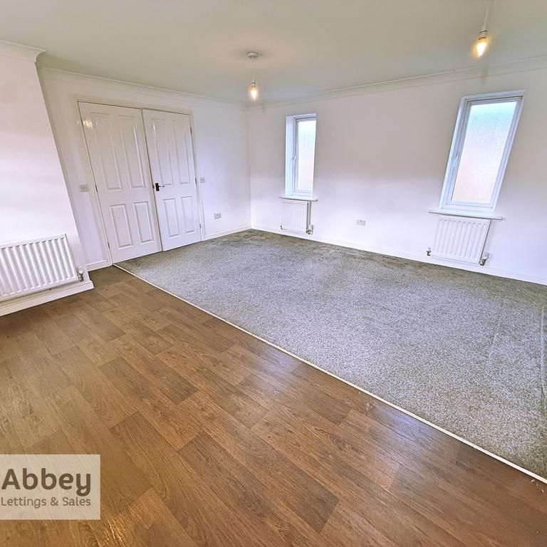 2 bedroom coach house to rent - Photo 1