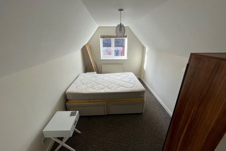 Market Place, Uttoxeter - Photo 3