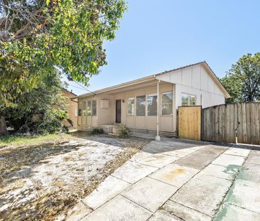 31 Radiata Street, Frankston North VIC 3200 - House For Rent | Domain - Photo 4