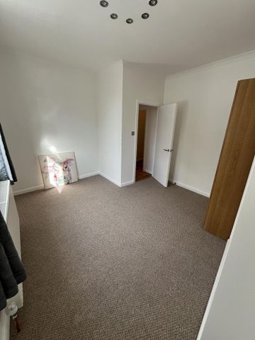 2 bedroom ground floor flat to rent - Photo 2