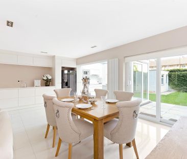 3 Court Close St. Johns Wood Park, London, NW8 6NN - Photo 3