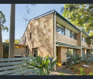 Light-Filled Family Townhouse with Courtyard & Dual Access - Photo 1