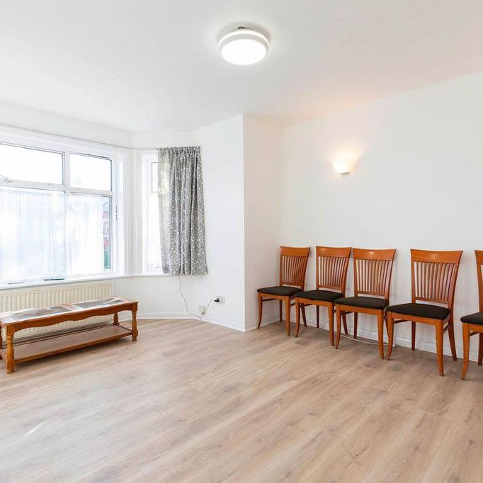 4 bedroom flat to rent - Photo 1