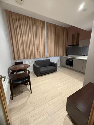 Studio Flat, Produce Exchange Building, L2 - Photo 1