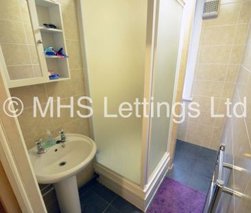 4 Bedroom Mid Terraced House for rent in Mayville Street - Photo 2