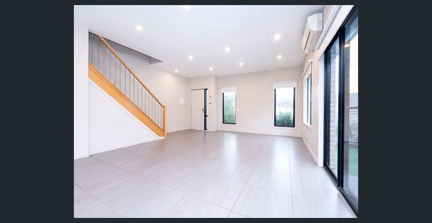 1/43 SNELL GROVE, OAK PARK - Photo 1