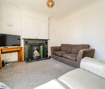 4 bedroom semi-detached house to rent - Photo 1