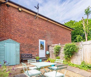 1 bed Terraced for rent - Photo 5