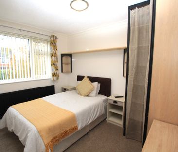 4 Bedroom Detached House, Flintshire - Photo 5