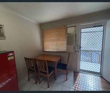 Partly Furnished Convenient Living in the Heart of Annerley - Photo 2