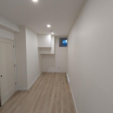 Luxueux 4 ½ neuf avec sous-sol et cour privée à louer - Photo 3