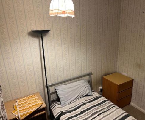 Room in a Shared House, Tarnbrook Walk, M15 - Photo 1