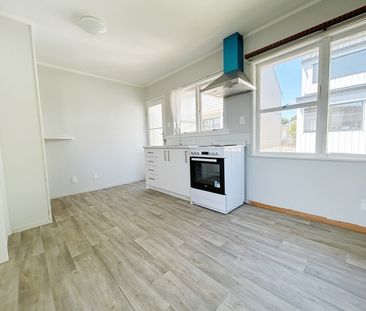 Te Atatu South - 3 Bedroom House - Photo 6