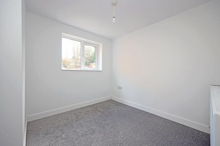 4 bedroom detached house to rent - Photo 3