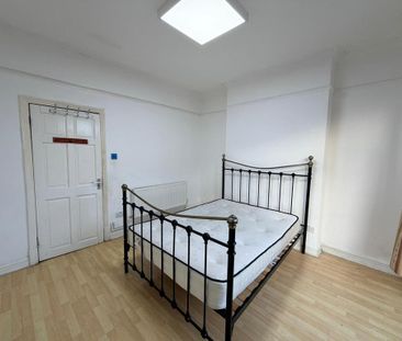 4 bedroom terraced house to rent - Photo 2