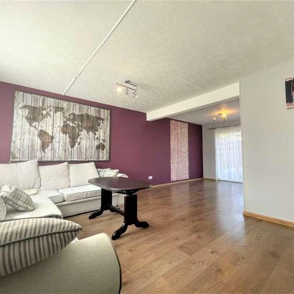 Welbourne Gardens, Bedford, MK42 - Photo 1