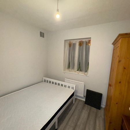 2 Bed Flat, Morena Street, SE6 - Photo 4