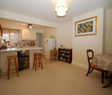 2 bedroom end of terrace house to rent - Photo 5