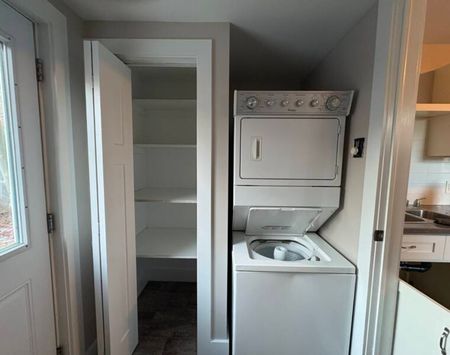 Renovated 2 Bedroom Bungalow in the heart of Downtown Dartmouth! - Photo 5