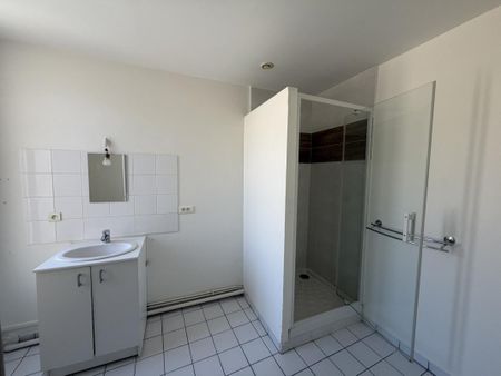 Location Appartement 5 pièces 86m² LE TREPORT 76470 - Photo 3